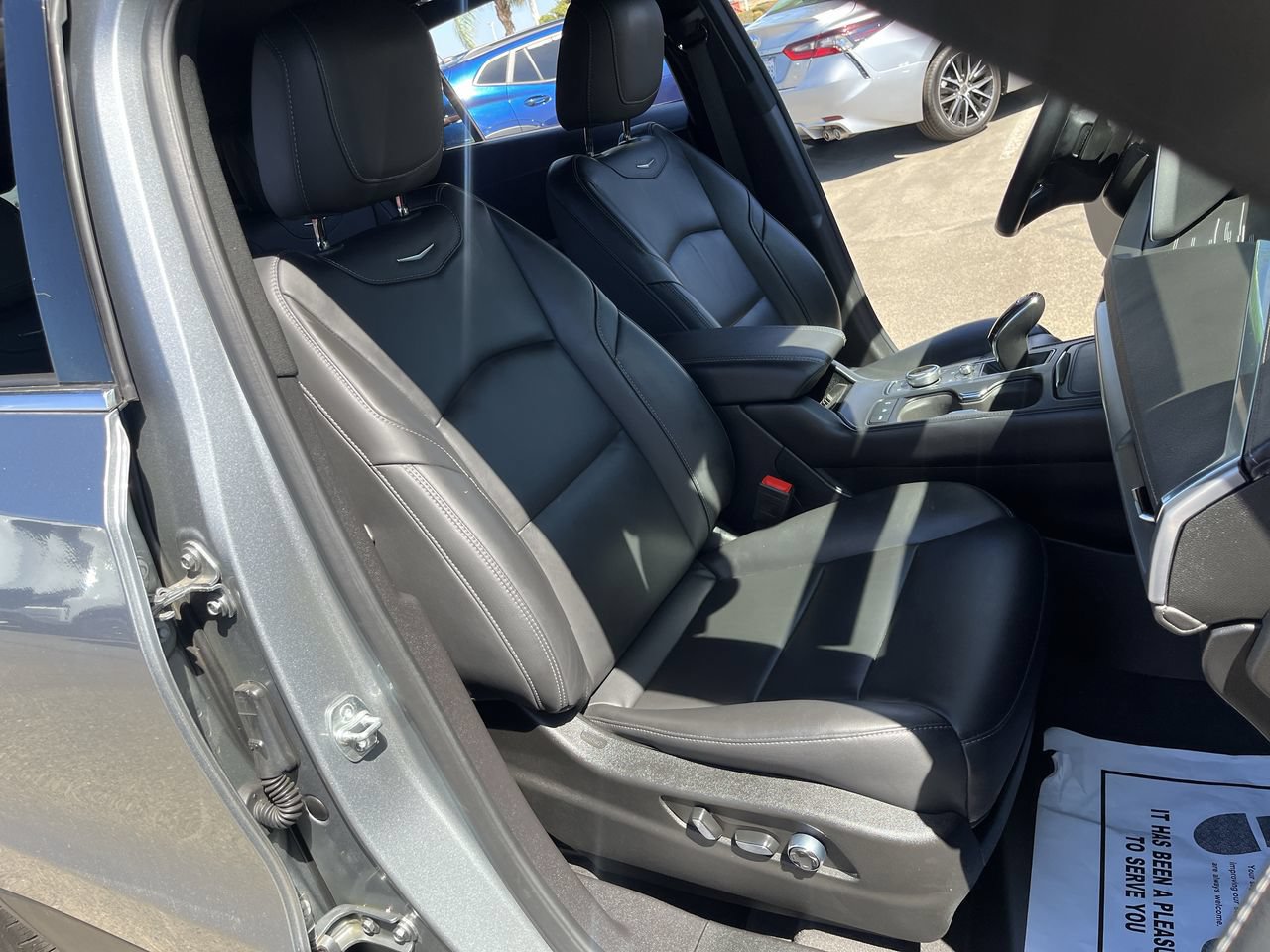 Used 2025 Cadillac XT4 Premium Luxury FWD image 25
