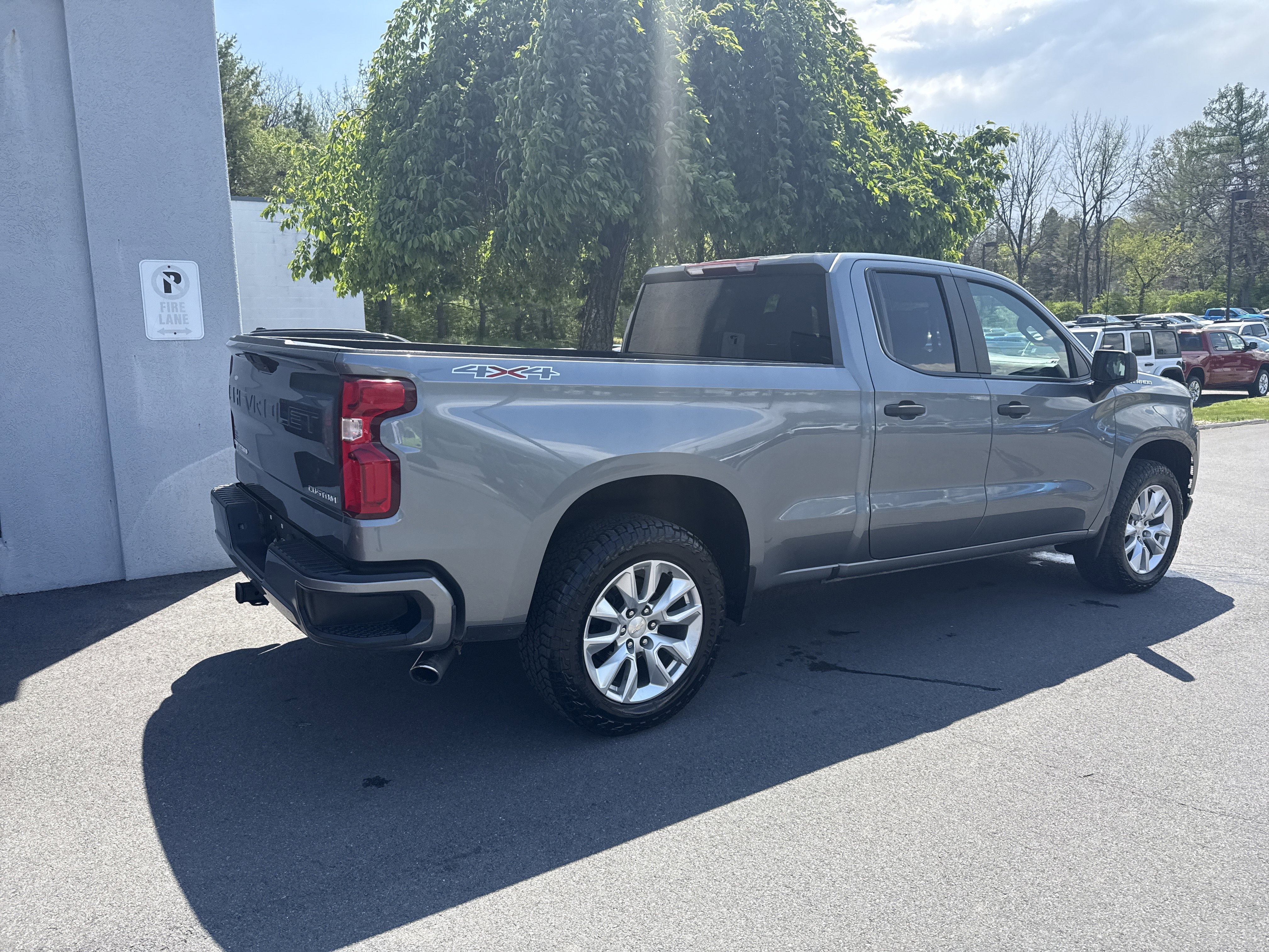 Used 2019 Chevrolet Silverado 1500 Custom w/ Custom Value Package AWD/4WD image 2