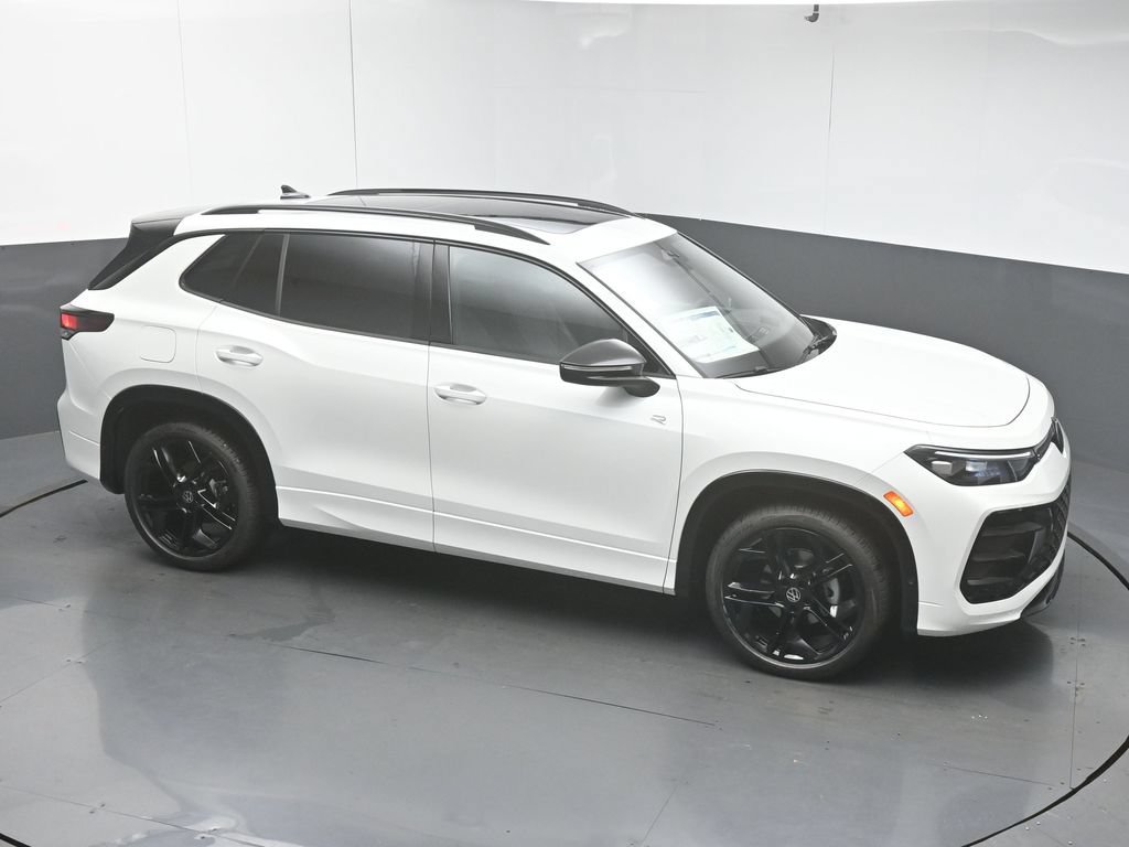 New 2026 Volkswagen Tiguan SE R-Line FWD image 42