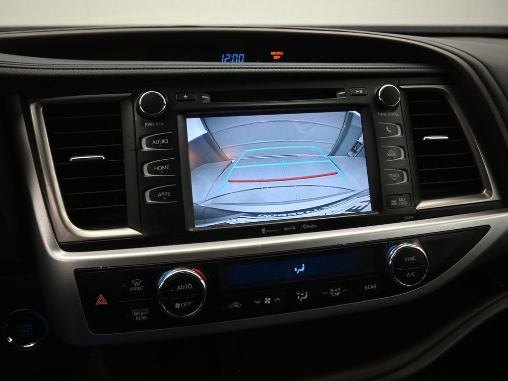 Used 2017 Toyota Highlander XLE image 4