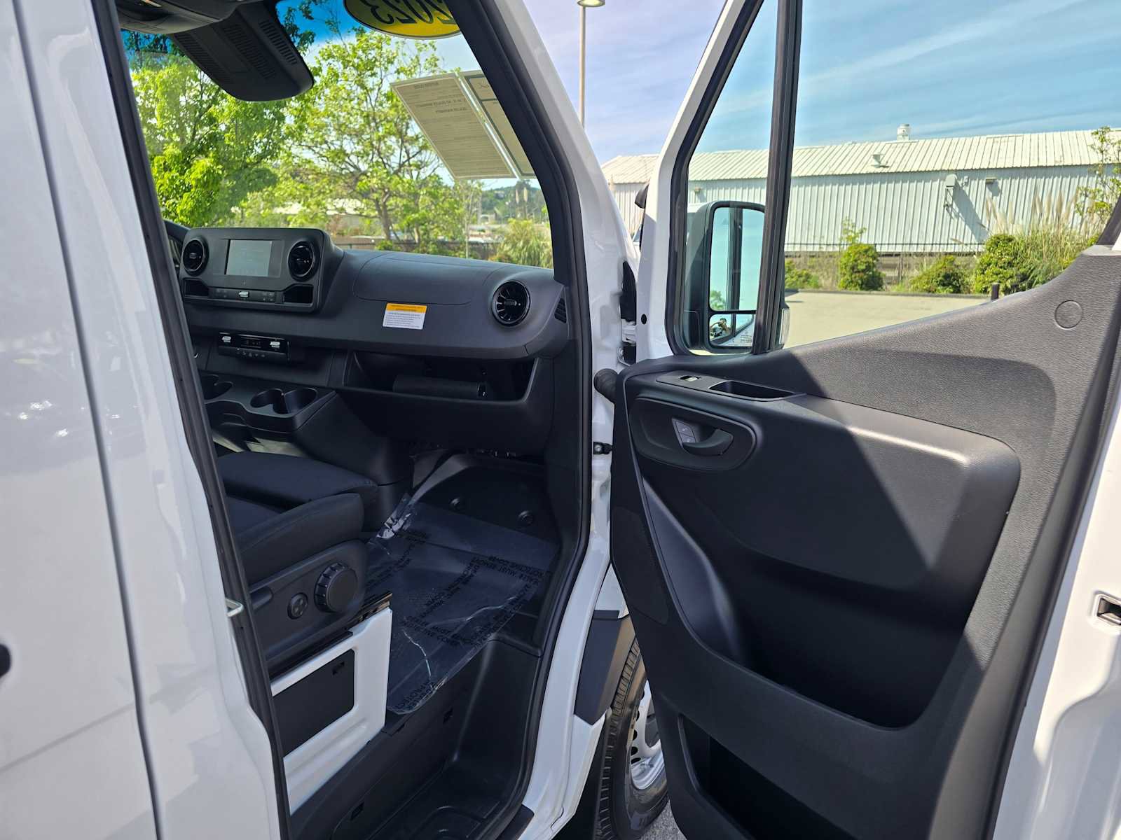 Used 2023 Mercedes-Benz Sprinter 1500 image 18