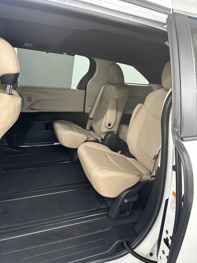 Used 2022 Toyota Sienna XLE w/ XLE Plus Package FWD image 25