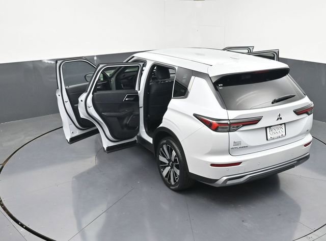 Used 2025 Mitsubishi Outlander SE FWD image 44