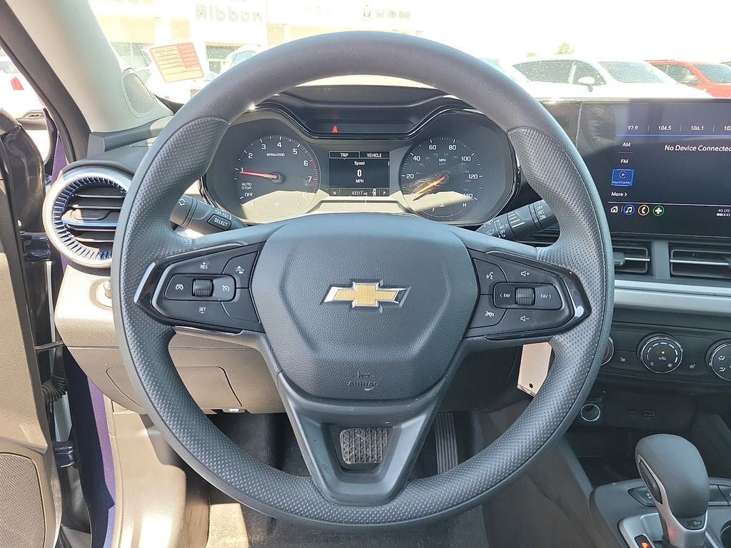 Used 2024 Chevrolet Trax LS w/ LS Convenience Package FWD image 19