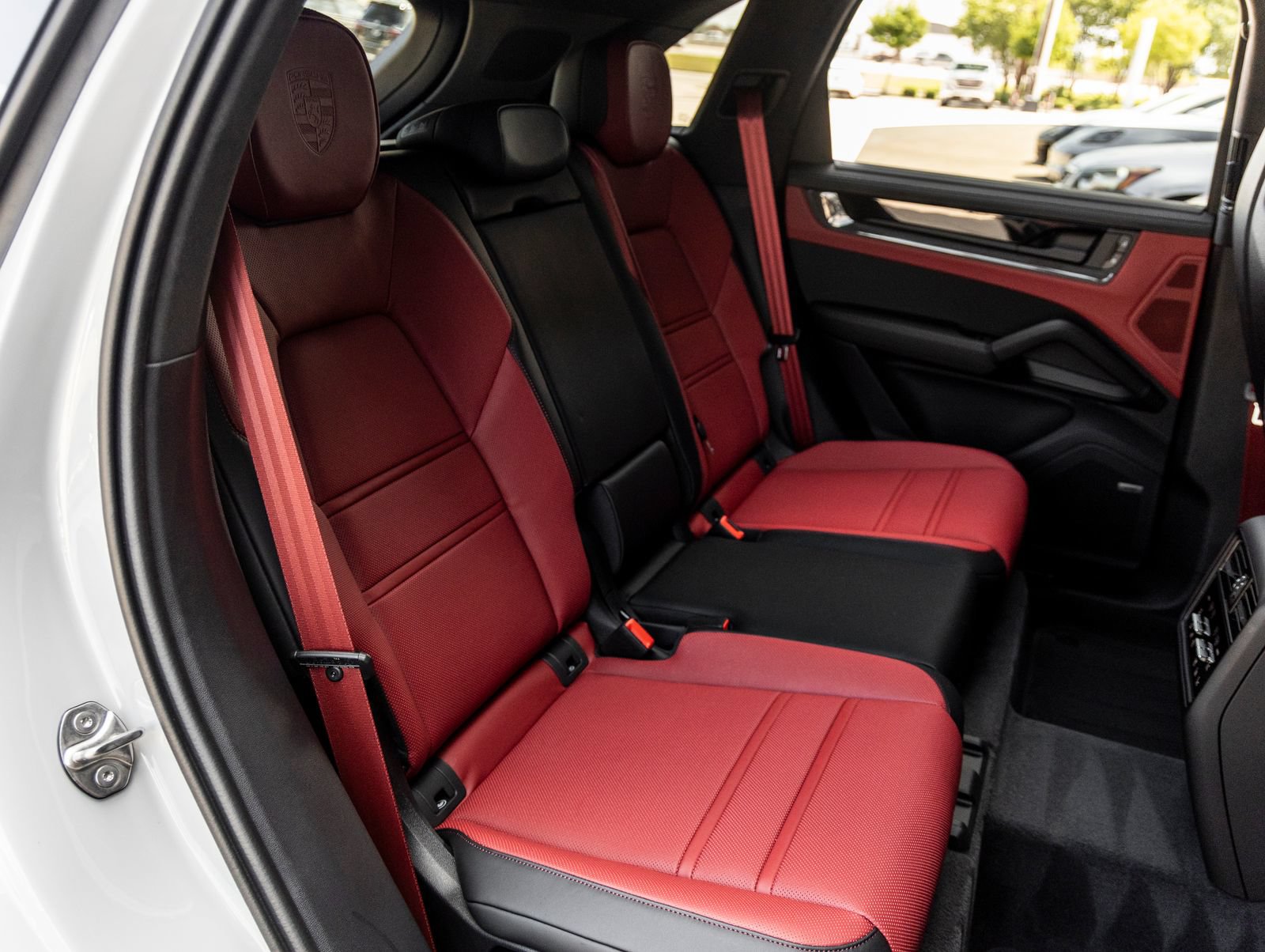 Certified 2025 Porsche Cayenne GTS AWD/4WD image 37
