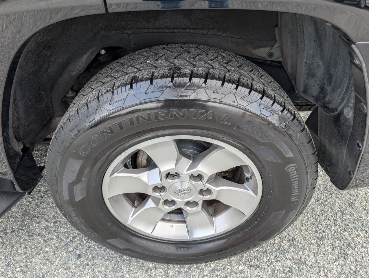 Used 2011 Toyota 4Runner SR5 w/ Premium Pkg w/Leather RWD image 10