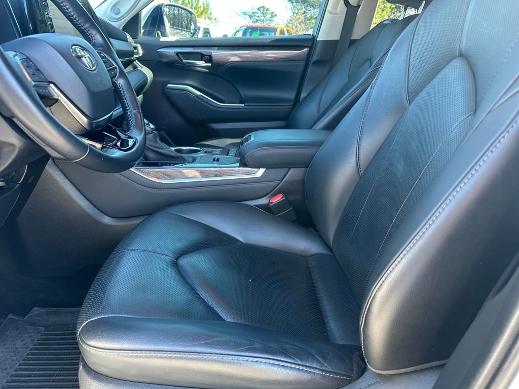 Used 2021 Toyota Highlander Limited image 19