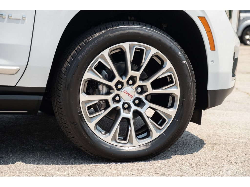 New 2026 GMC Yukon Denali w/ Sun & Power Step Package AWD/4WD image 10