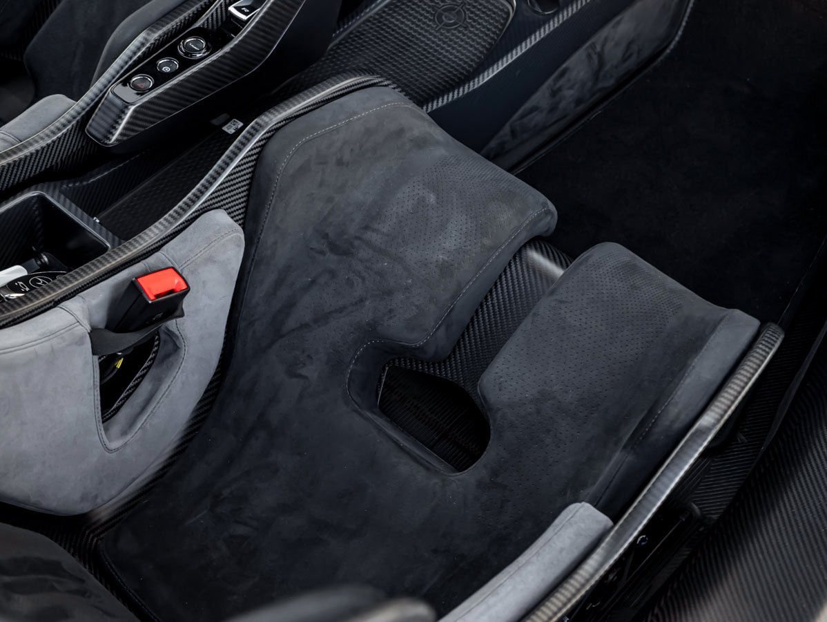 Used 2019 McLaren Senna RWD image 35