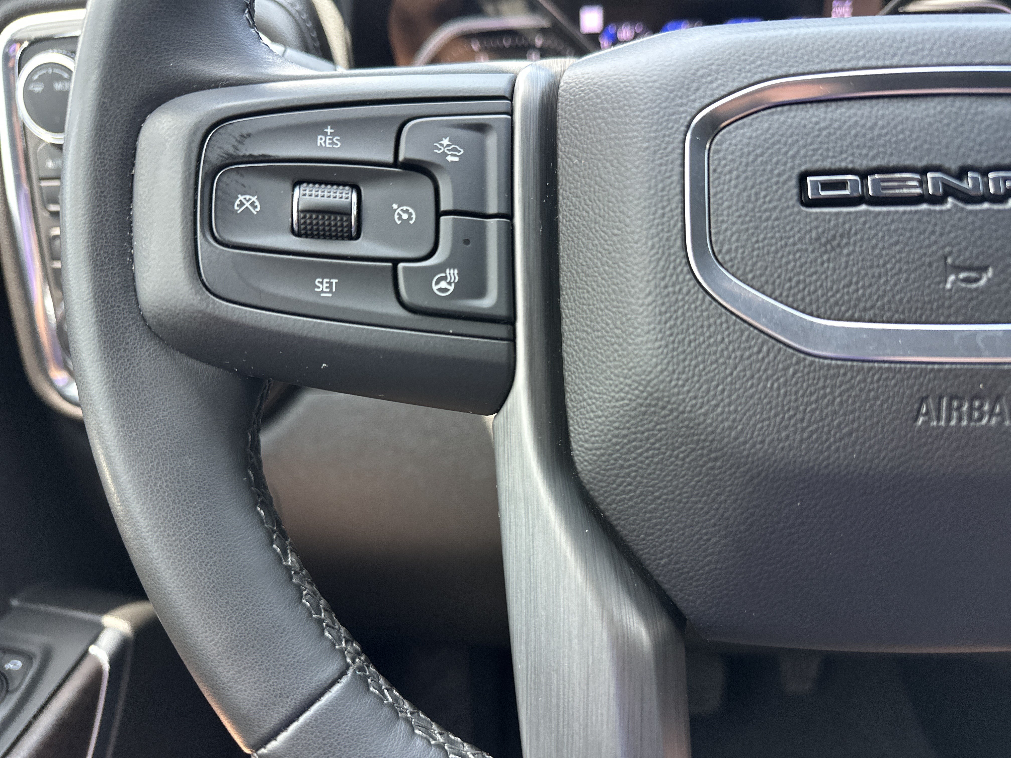 Used 2023 GMC Sierra 3500 Denali w/ Denali Black Diamond Edition AWD/4WD image 18