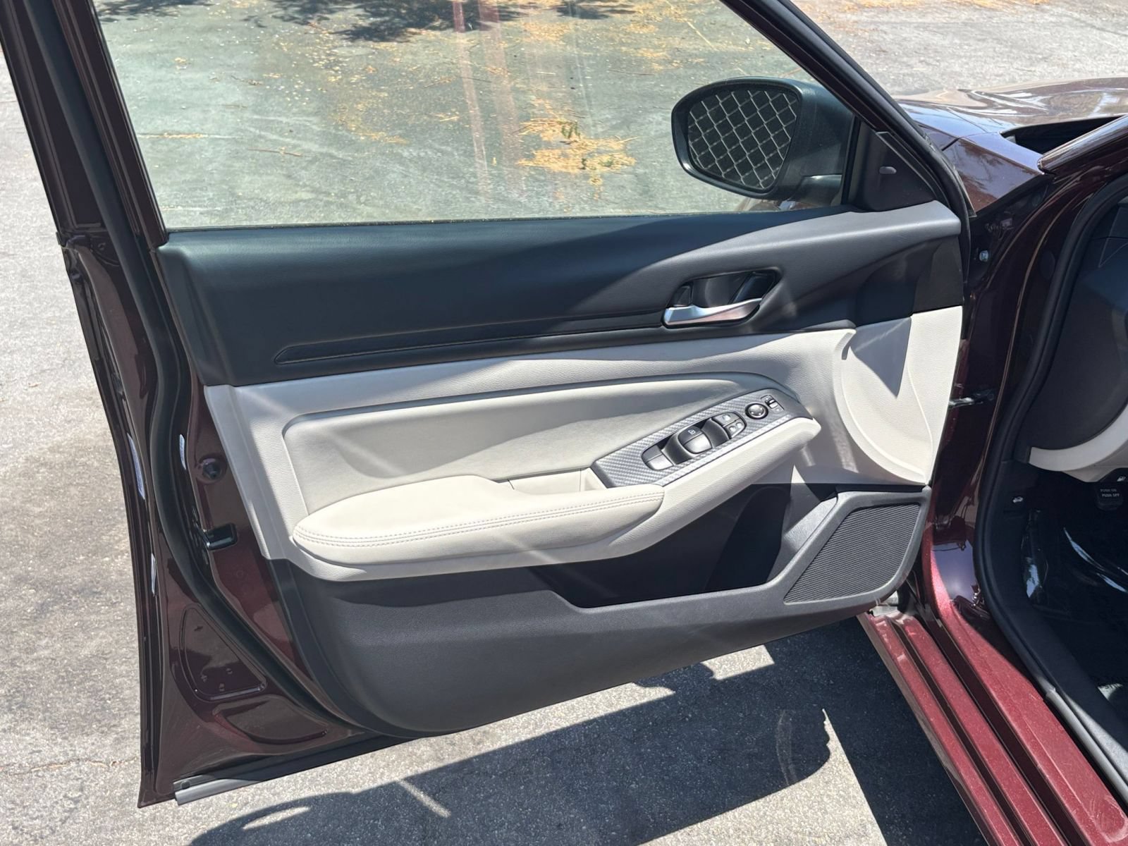 Used 2025 Nissan Altima 2.5 SV FWD image 18