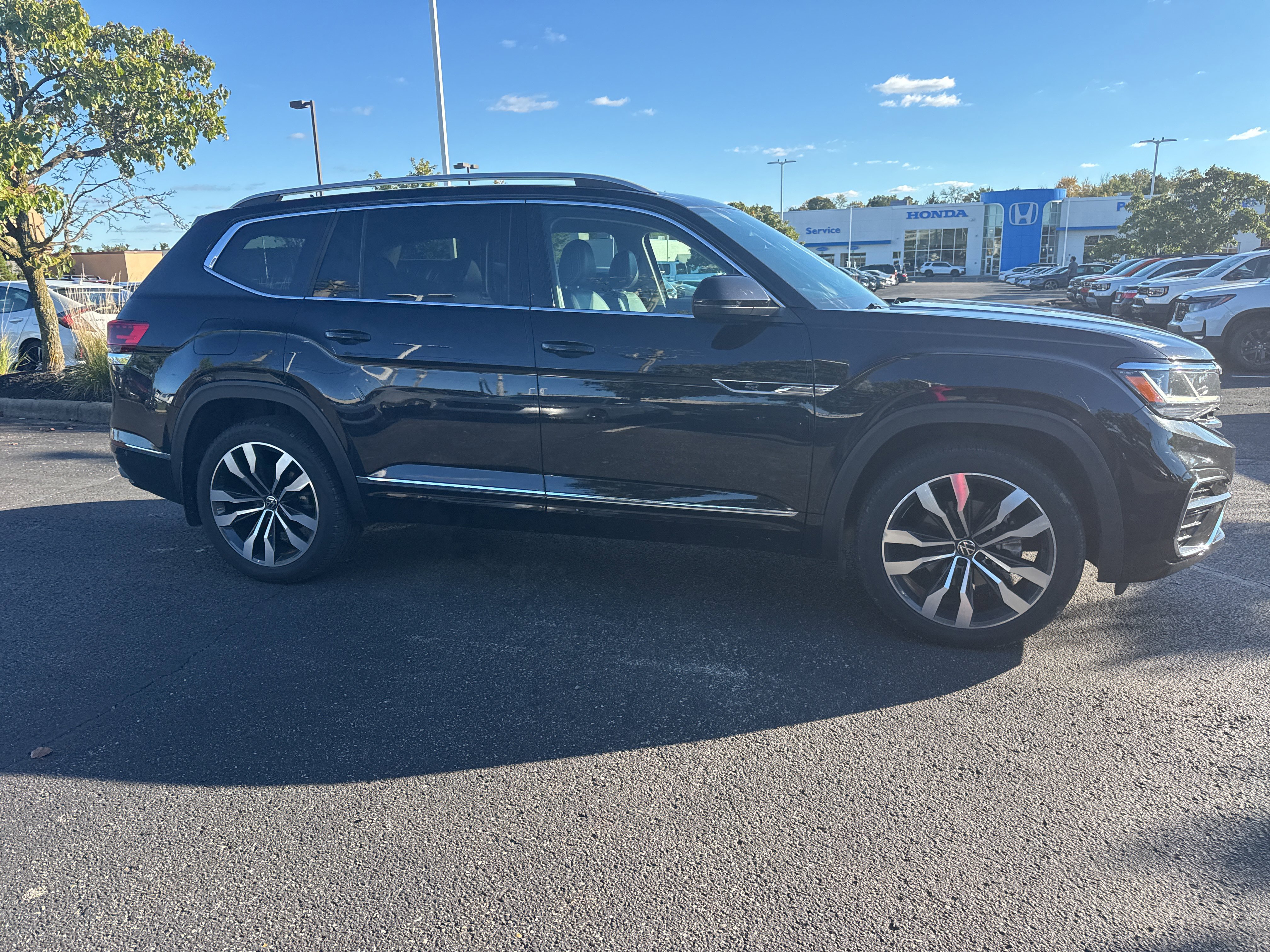 Used 2022 Volkswagen Atlas SEL Premium AWD/4WD image 29
