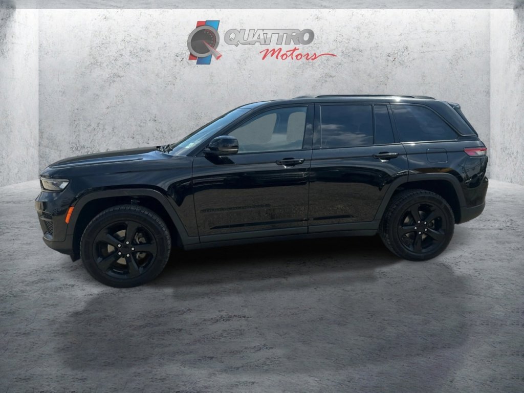 Used 2023 Jeep Grand Cherokee Altitude image 2