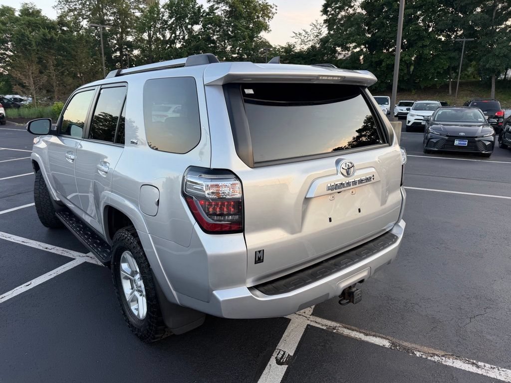 Used 2021 Toyota 4Runner SR5 Premium w/ Moonroof Package AWD/4WD image 8