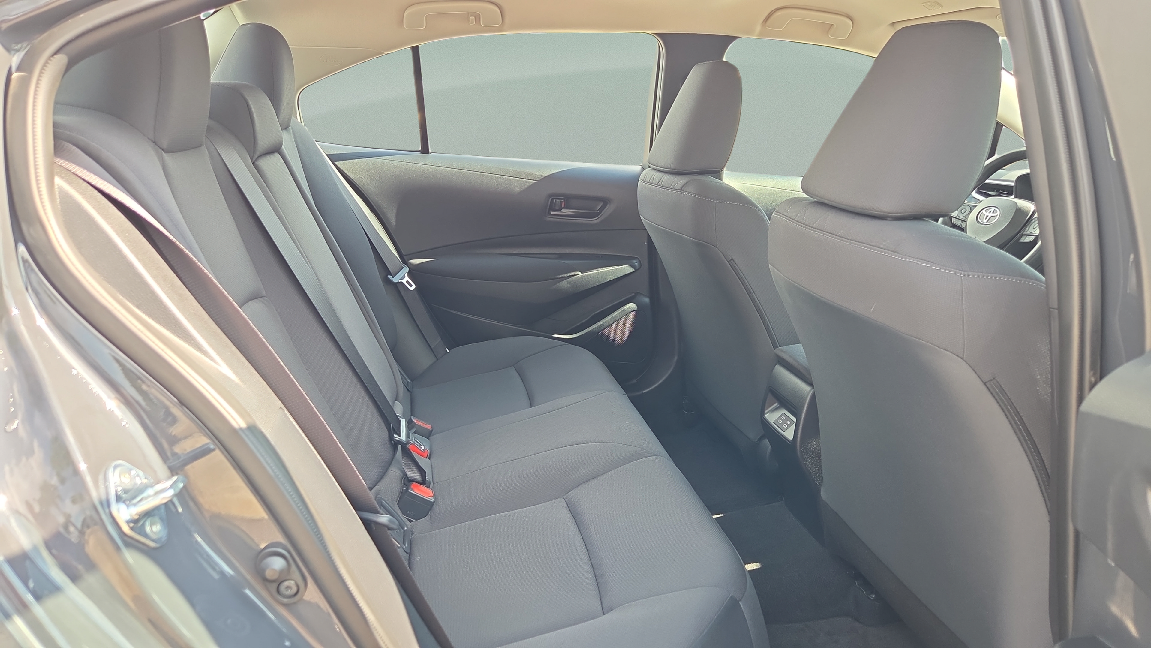Used 2025 Toyota Corolla LE FWD image 17
