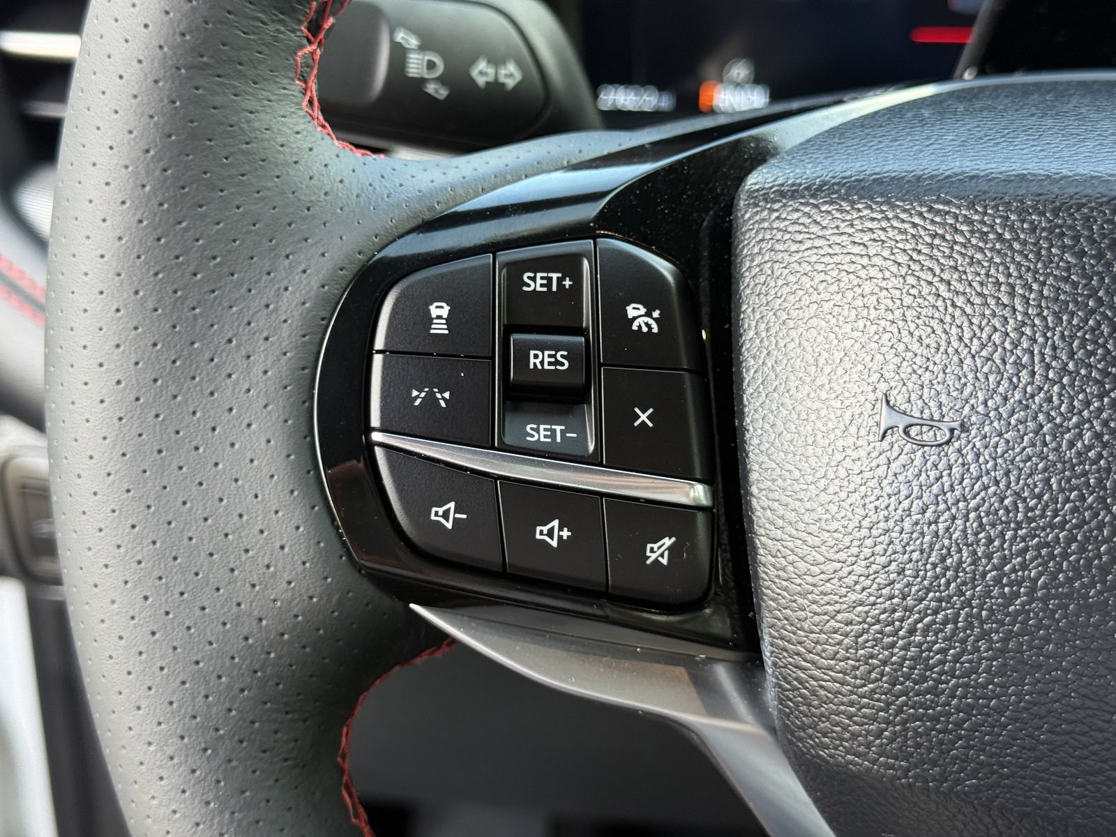 Used 2025 Ford Explorer ST-Line RWD image 36