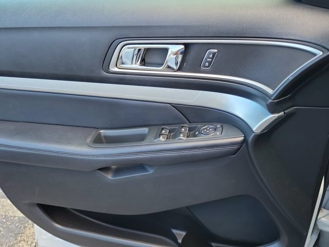 Used 2017 Ford Explorer XLT FWD image 16