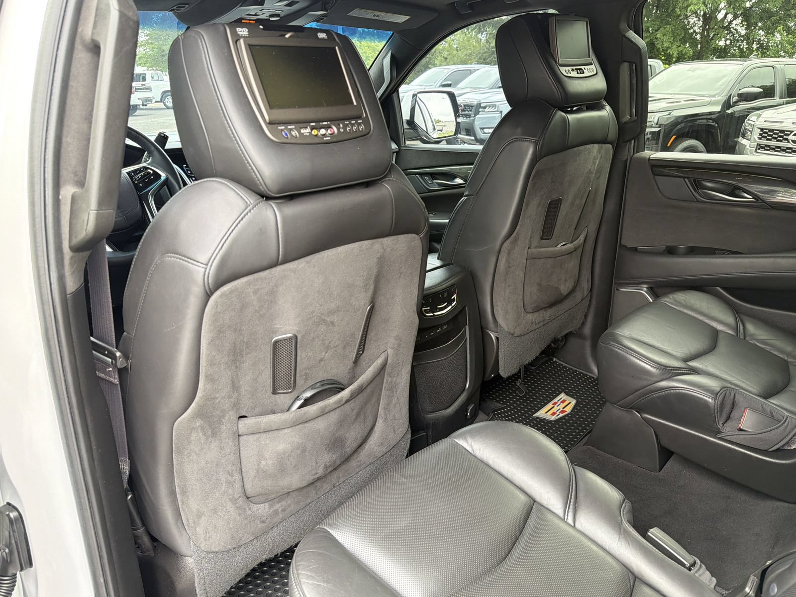 Used 2017 Cadillac Escalade Platinum AWD/4WD image 24