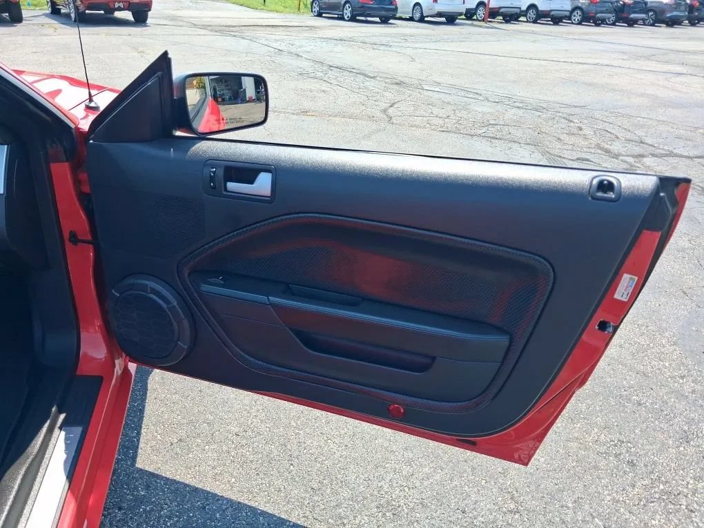 Used 2008 Ford Mustang GT RWD image 33