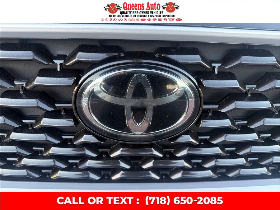 Used 2022 Toyota Corolla Cross LE AWD/4WD image 36