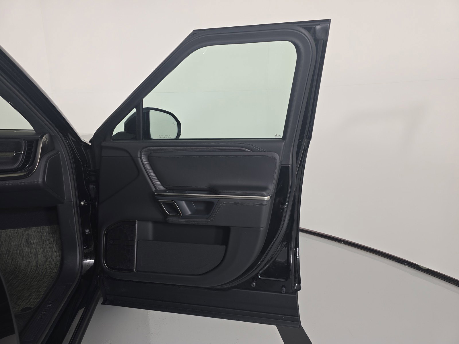 Used 2023 Rivian R1S Adventure image 18