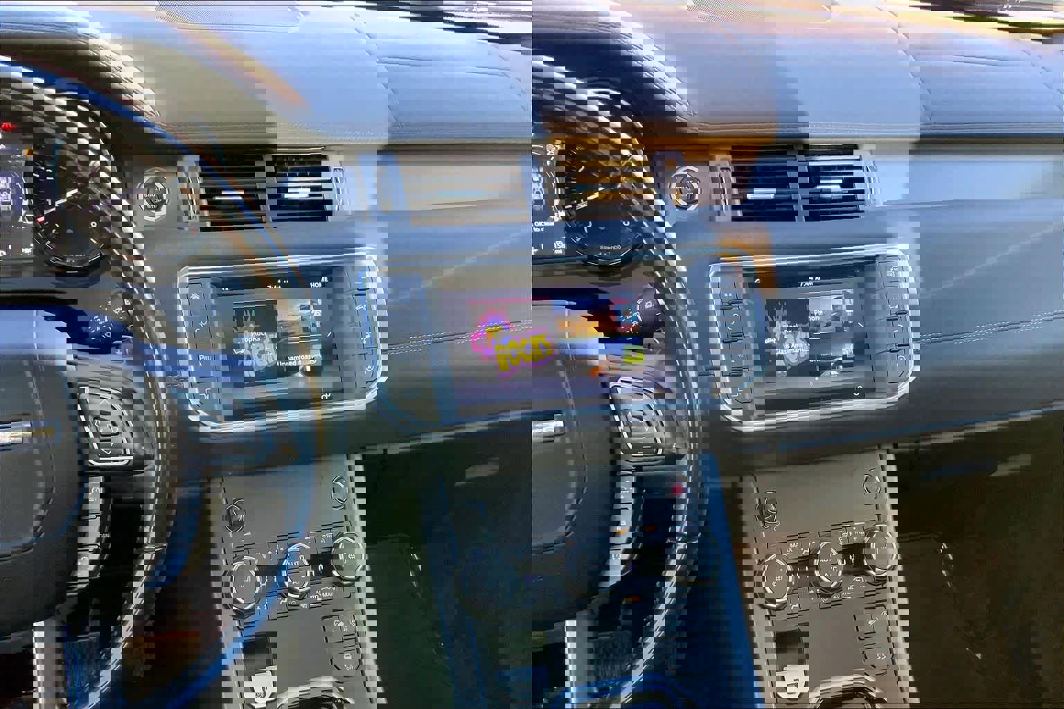 Used 2018 Land Rover Range Rover Evoque Landmark Edition image 7