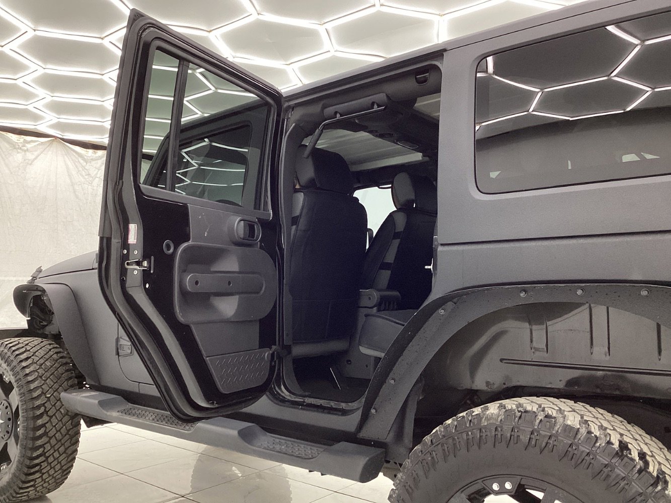 Used 2009 Jeep Wrangler Unlimited Sahara w/ Dual Top Group image 22