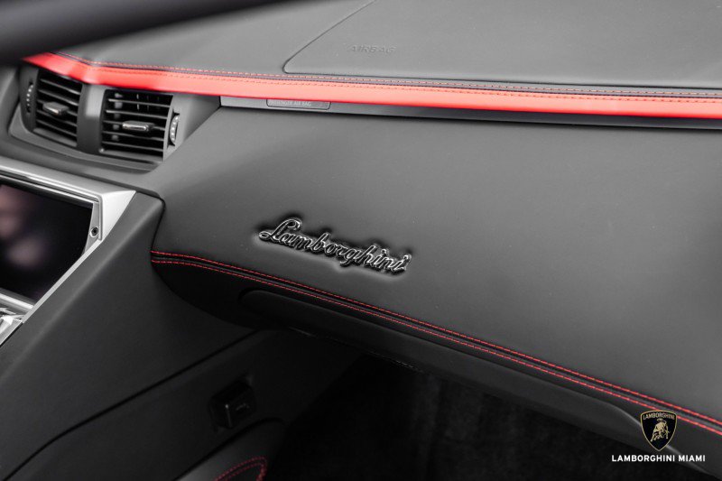 Used 2018 Lamborghini Aventador S image 63