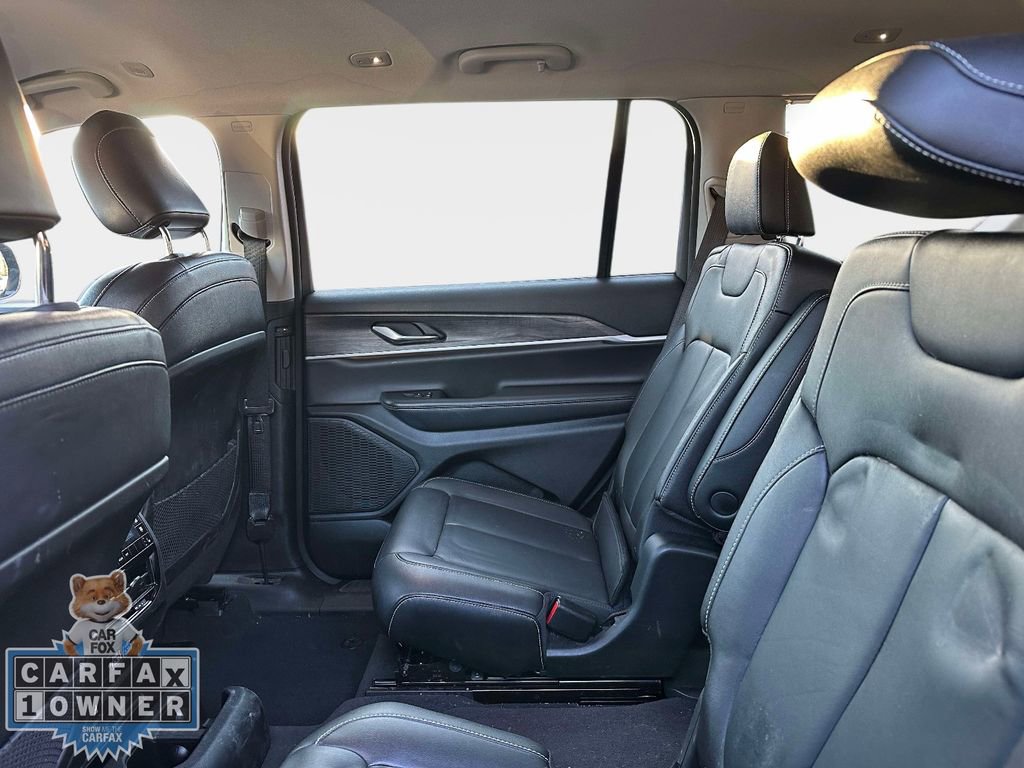 Used 2023 Jeep Grand Cherokee L Limited w/ Black Appearance Package AWD/4WD image 12