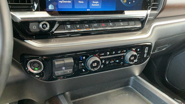 Used 2025 Chevrolet Silverado 2500 High Country w/ High Country Premium Package AWD/4WD image 17