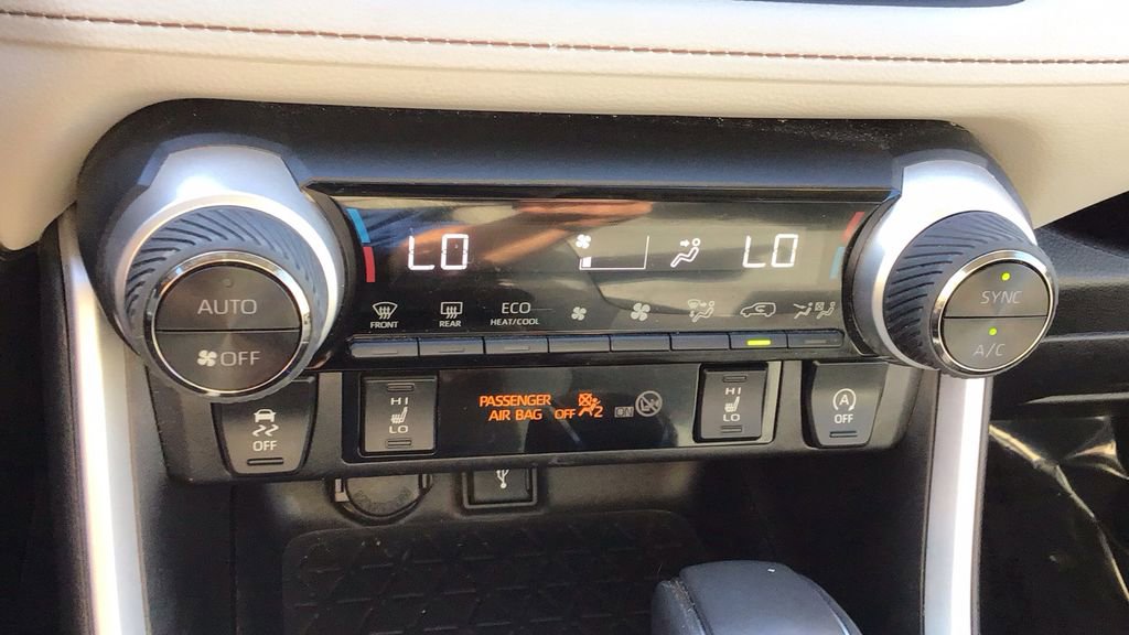 Used 2022 Toyota RAV4 XLE Premium image 26