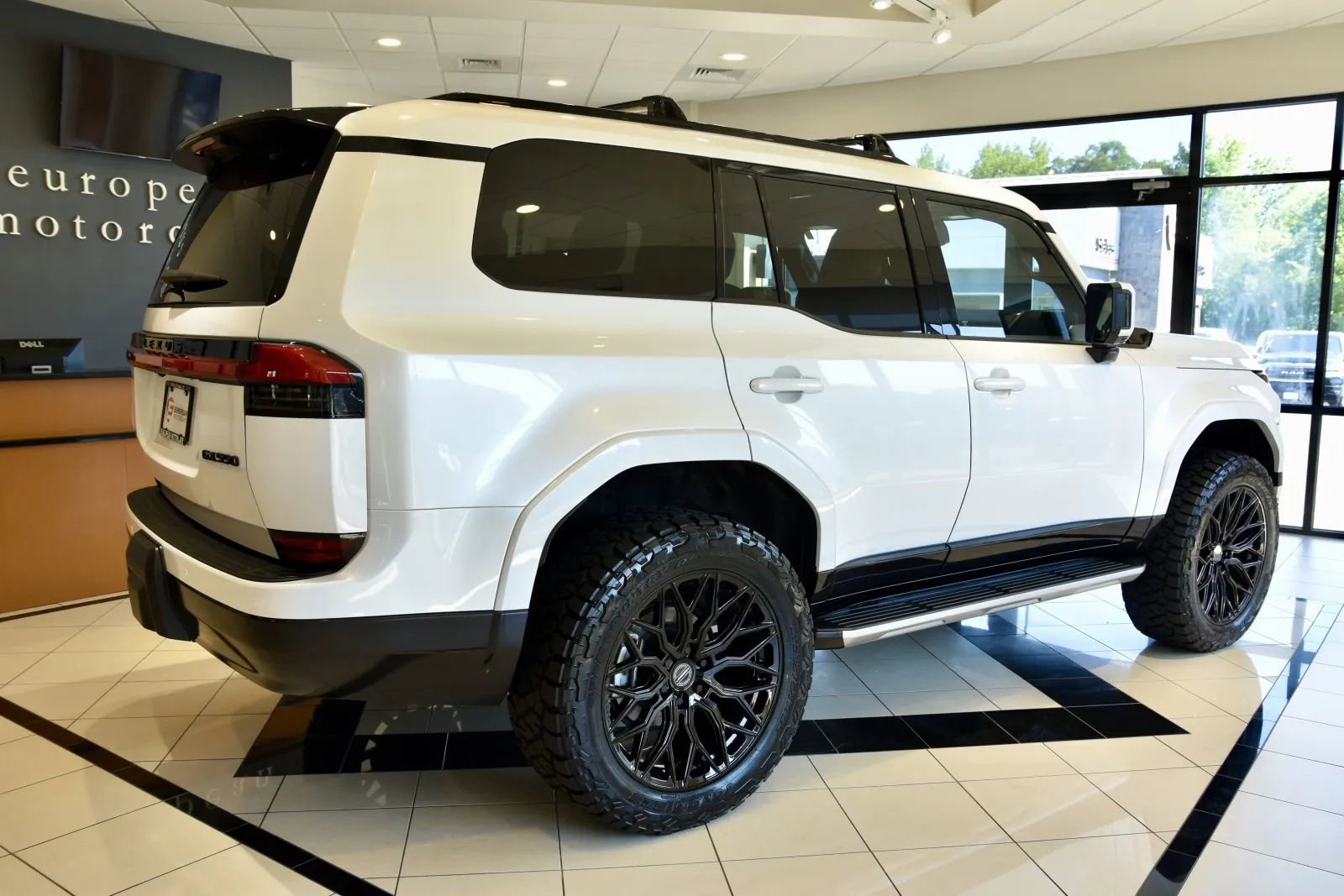 Used 2024 Lexus GX 550 w/ Accessory Package (Z1) image 6