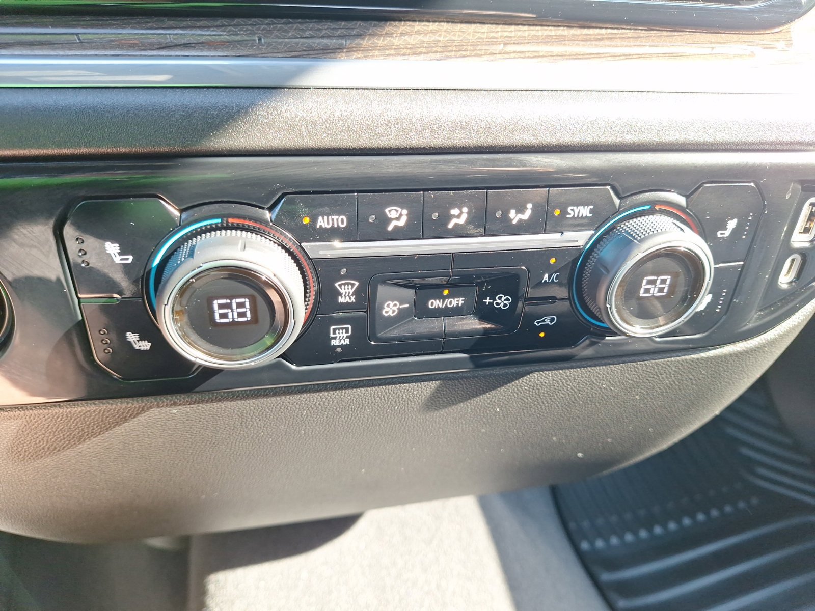 Used 2024 Chevrolet Silverado 1500 RST AWD/4WD image 28