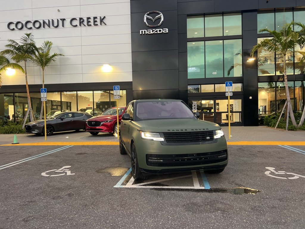 Used 2023 Land Rover Range Rover SE image 2