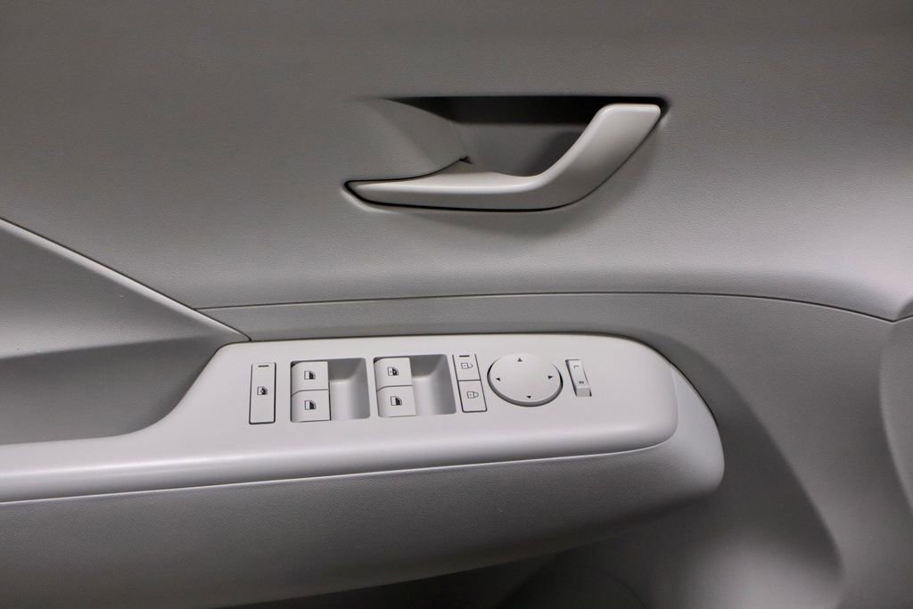 Used 2025 Hyundai Kona SEL FWD image 21