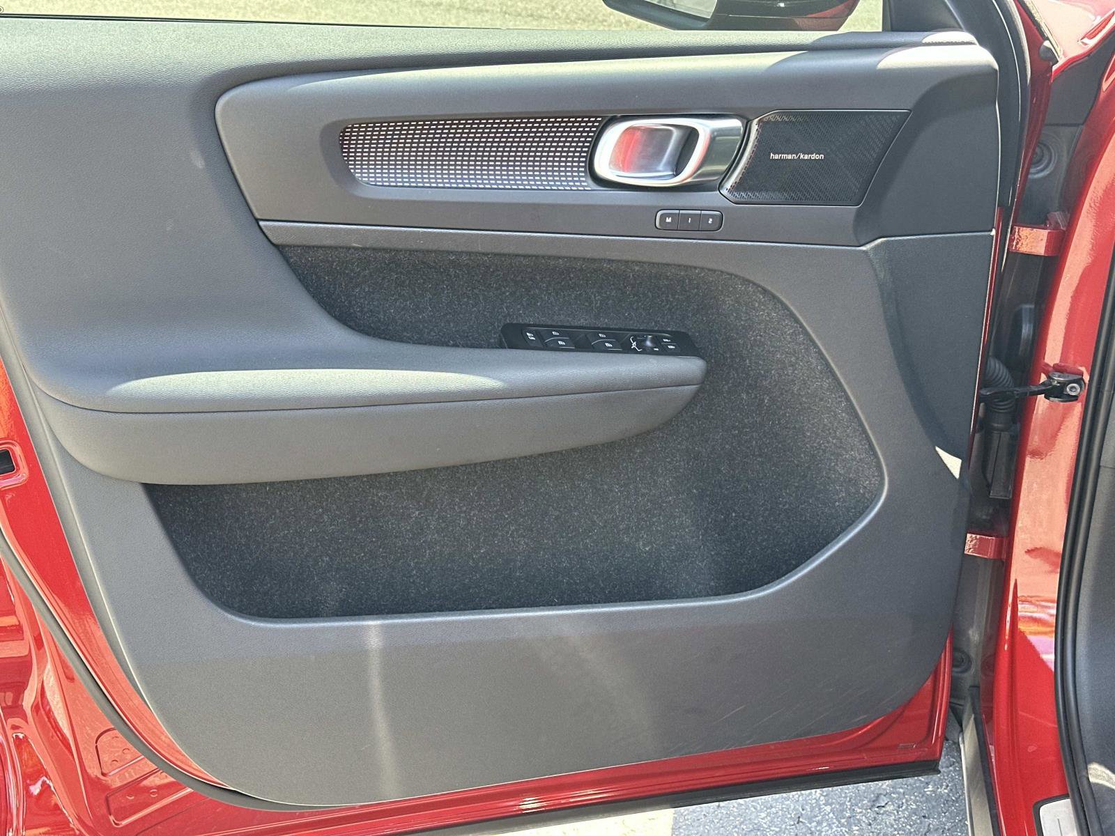 Certified 2021 Volvo XC40 P8 Recharge w/ Advanced Package image 15