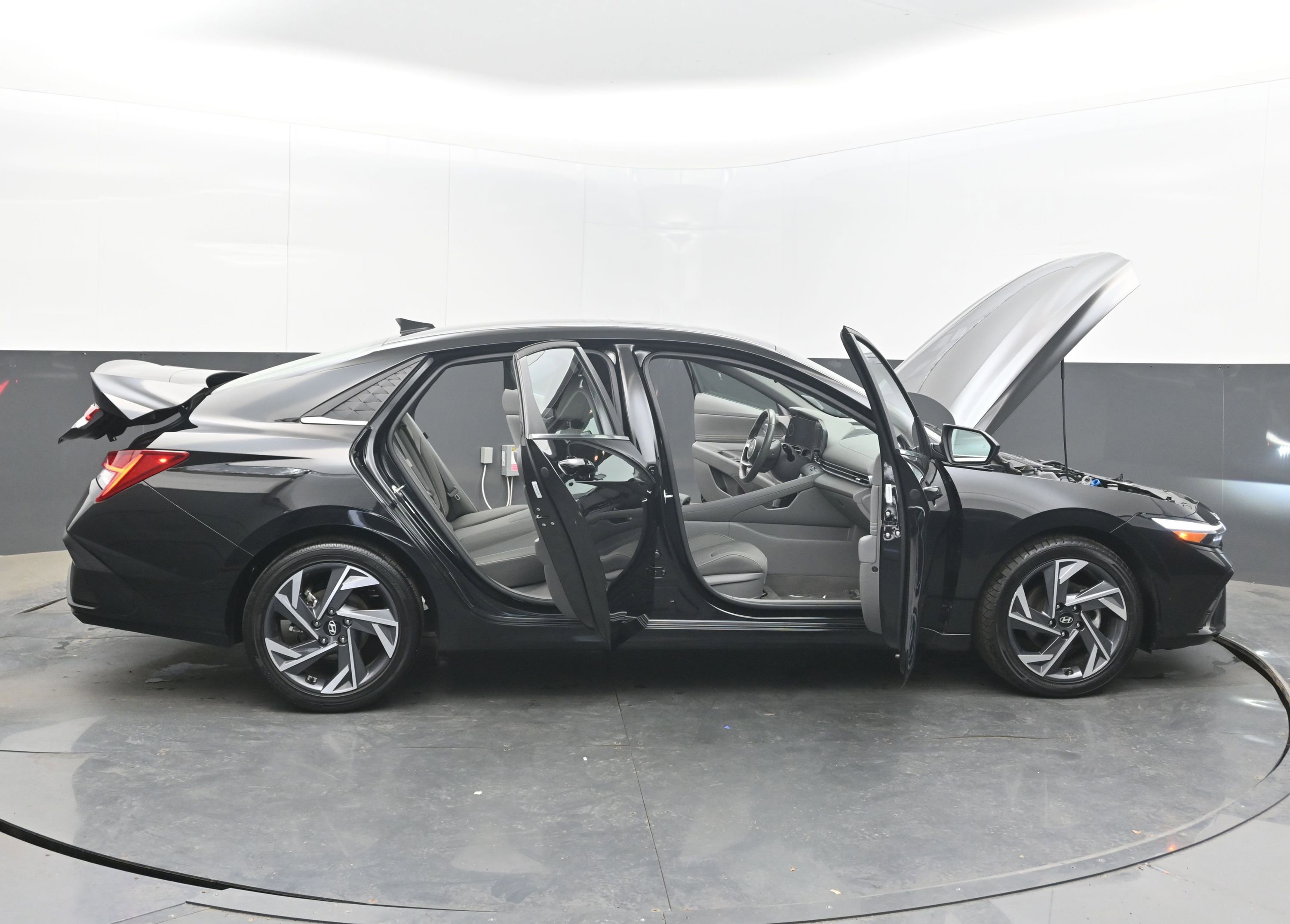 Used 2025 Hyundai Elantra SEL image 47