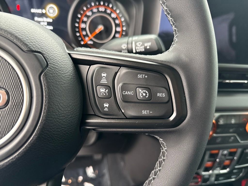 Used 2025 Jeep Gladiator Mojave w/ Convenience Group image 27