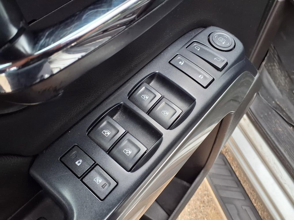 Used 2018 Chevrolet Silverado 1500 LT w/ All Star Edition AWD/4WD image 11