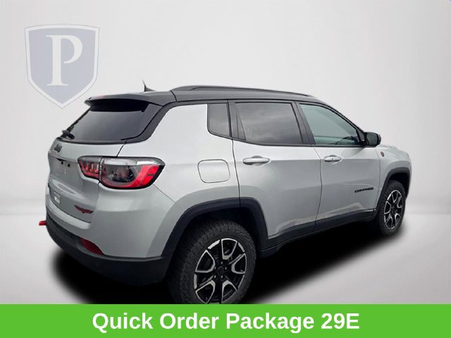 Used 2025 Jeep Compass Trailhawk AWD/4WD image 8