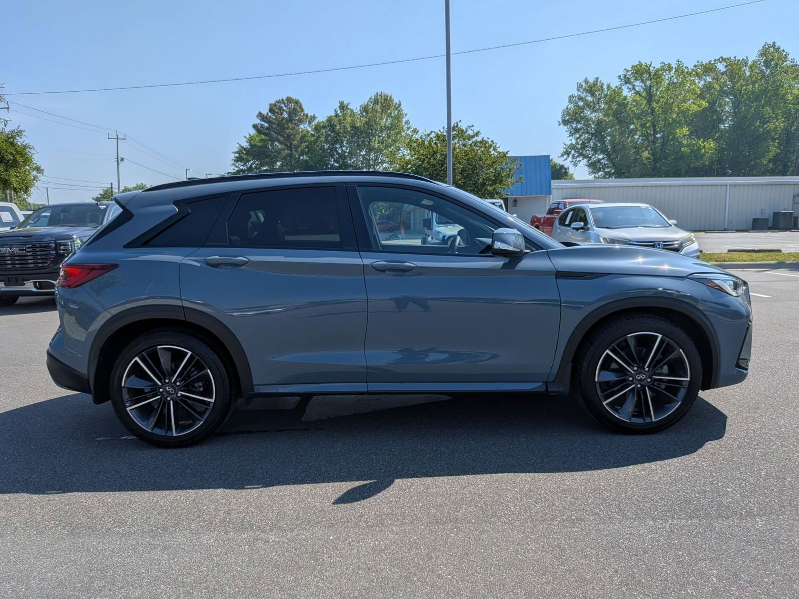 Used 2025 INFINITI QX50 Sport AWD/4WD image 2