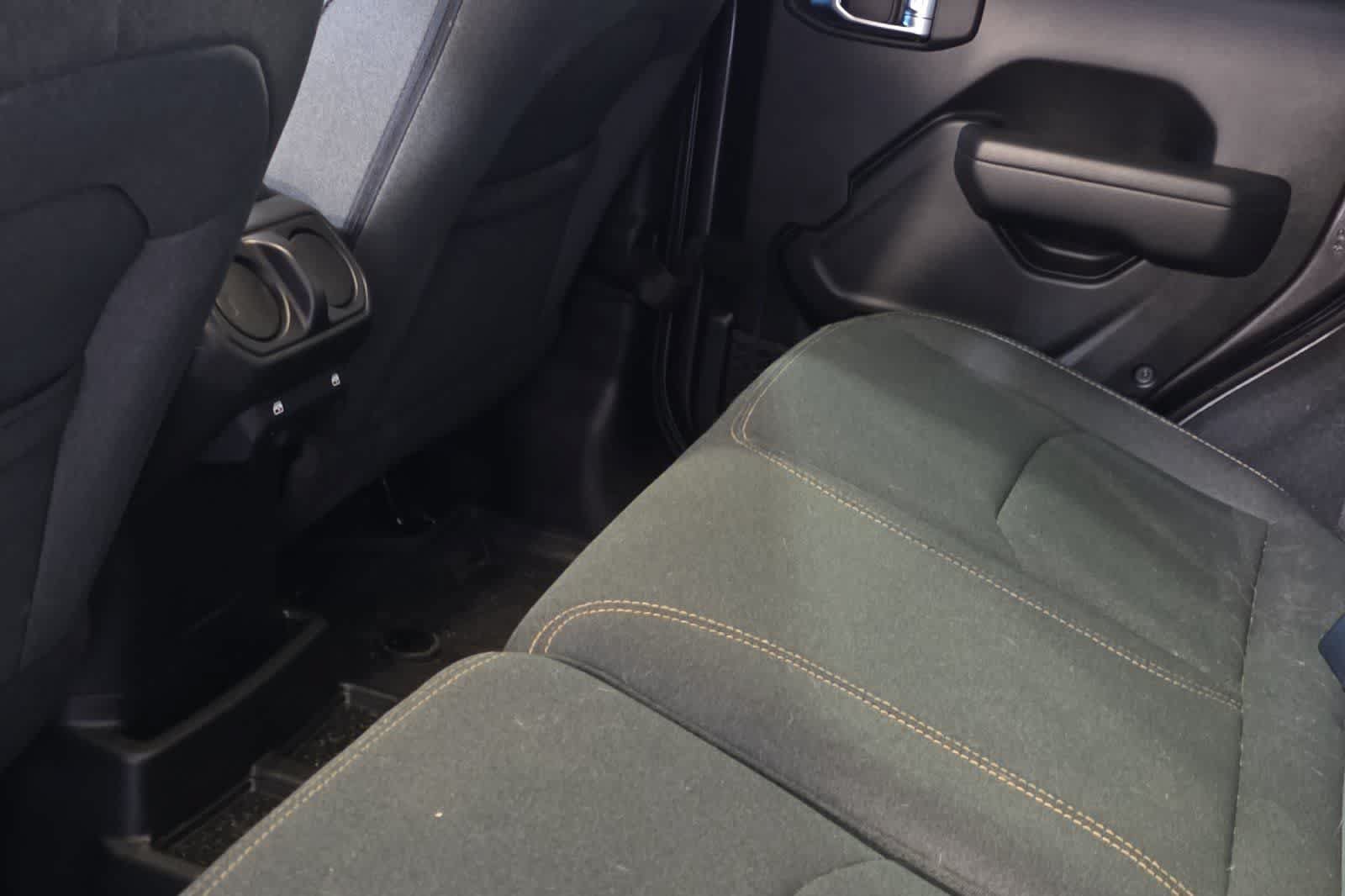 Used 2024 Jeep Wrangler Unlimited AWD/4WD image 5