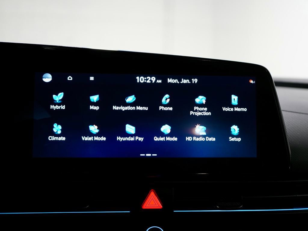 Used 2025 Hyundai Elantra SEL image 17