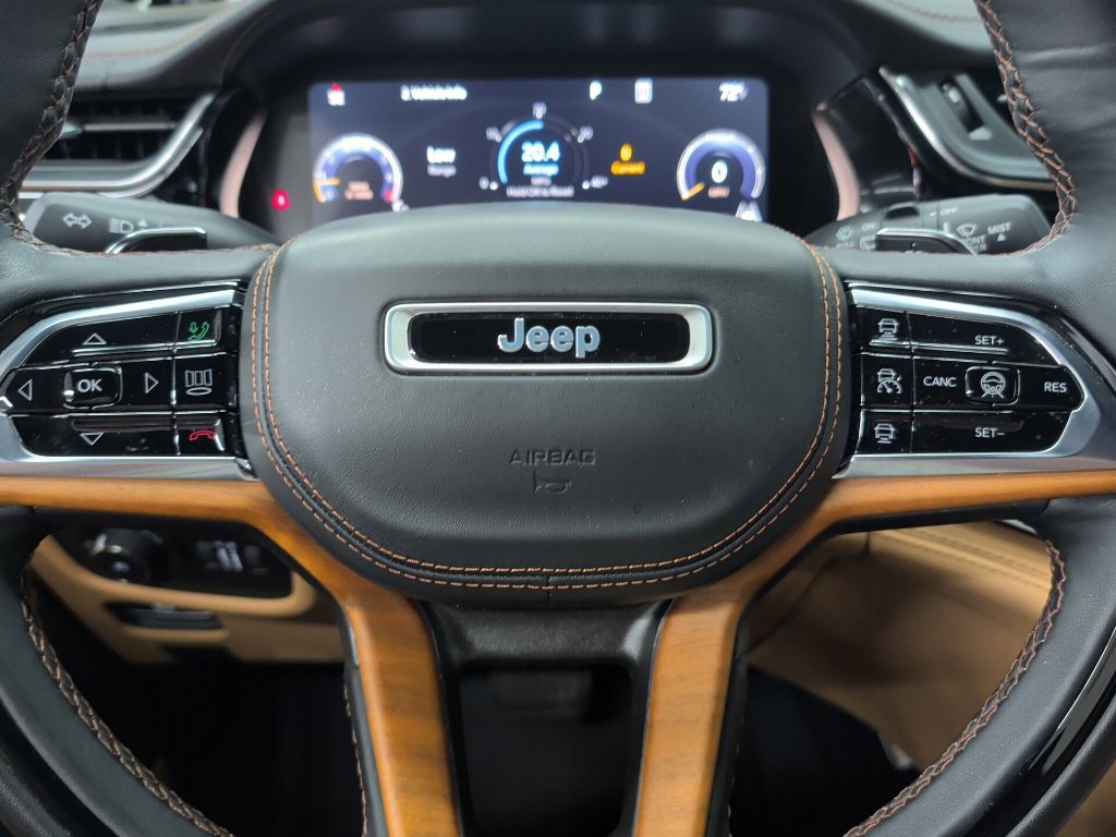 Used 2023 Jeep Grand Cherokee Summit AWD/4WD image 15