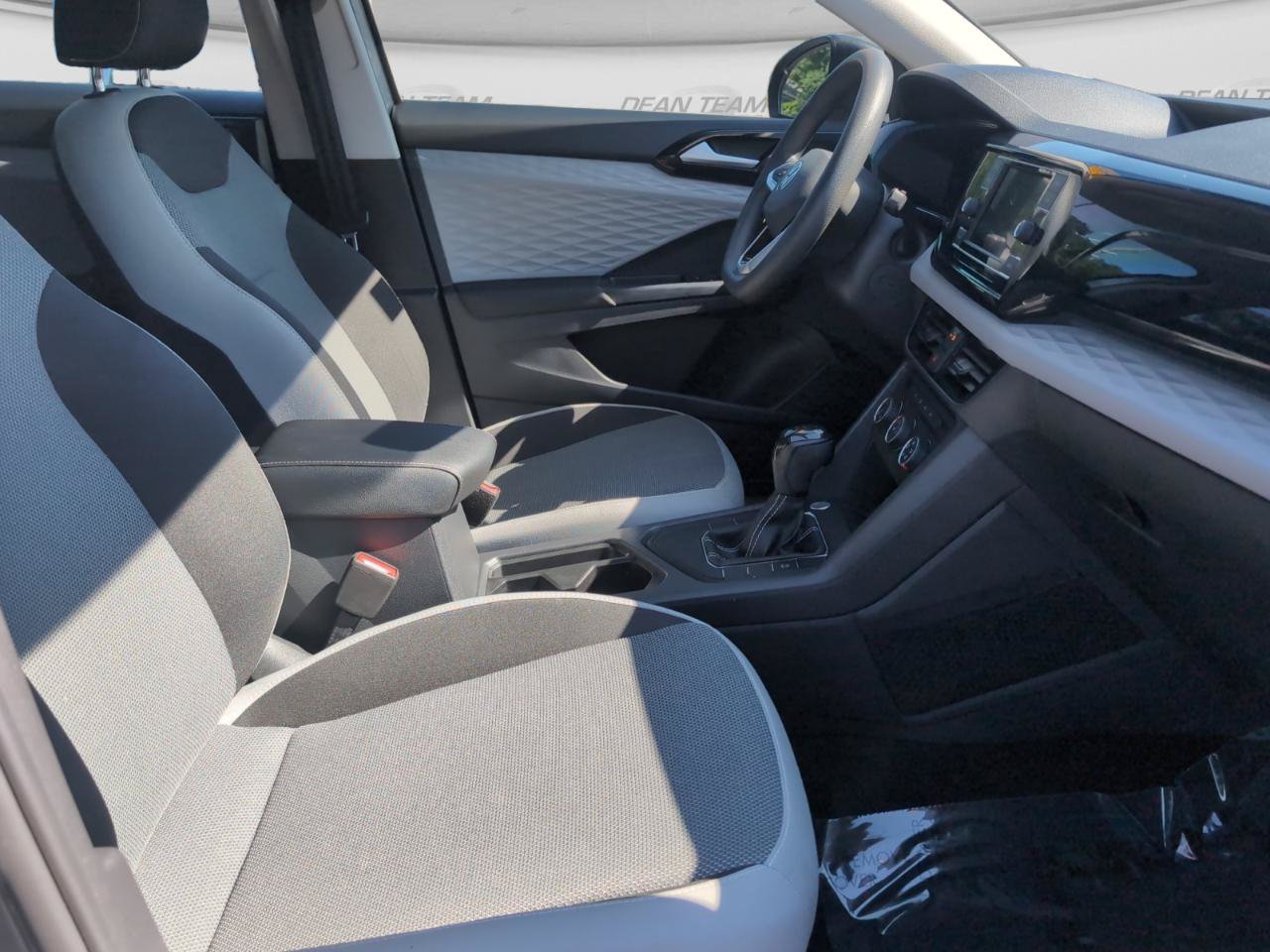 Used 2022 Volkswagen Taos S FWD image 16