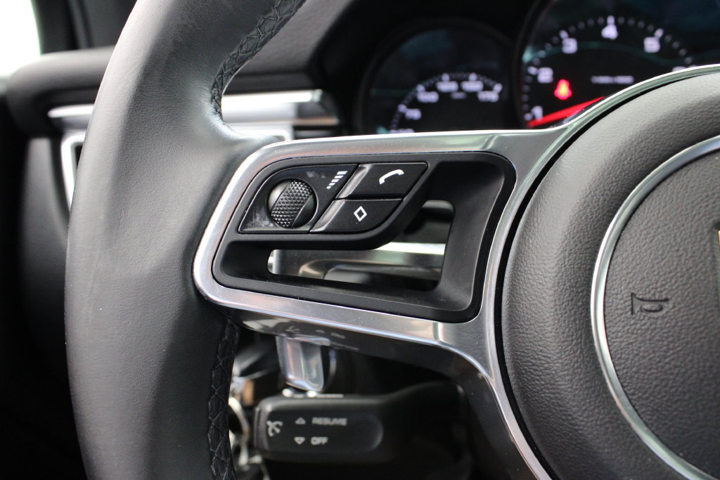 Used 2018 Porsche Macan AWD/4WD image 34