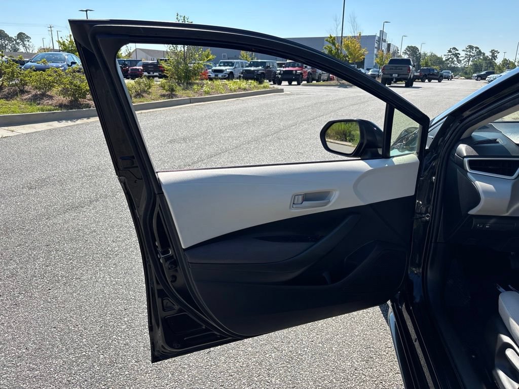 Used 2023 Toyota Corolla LE FWD image 48