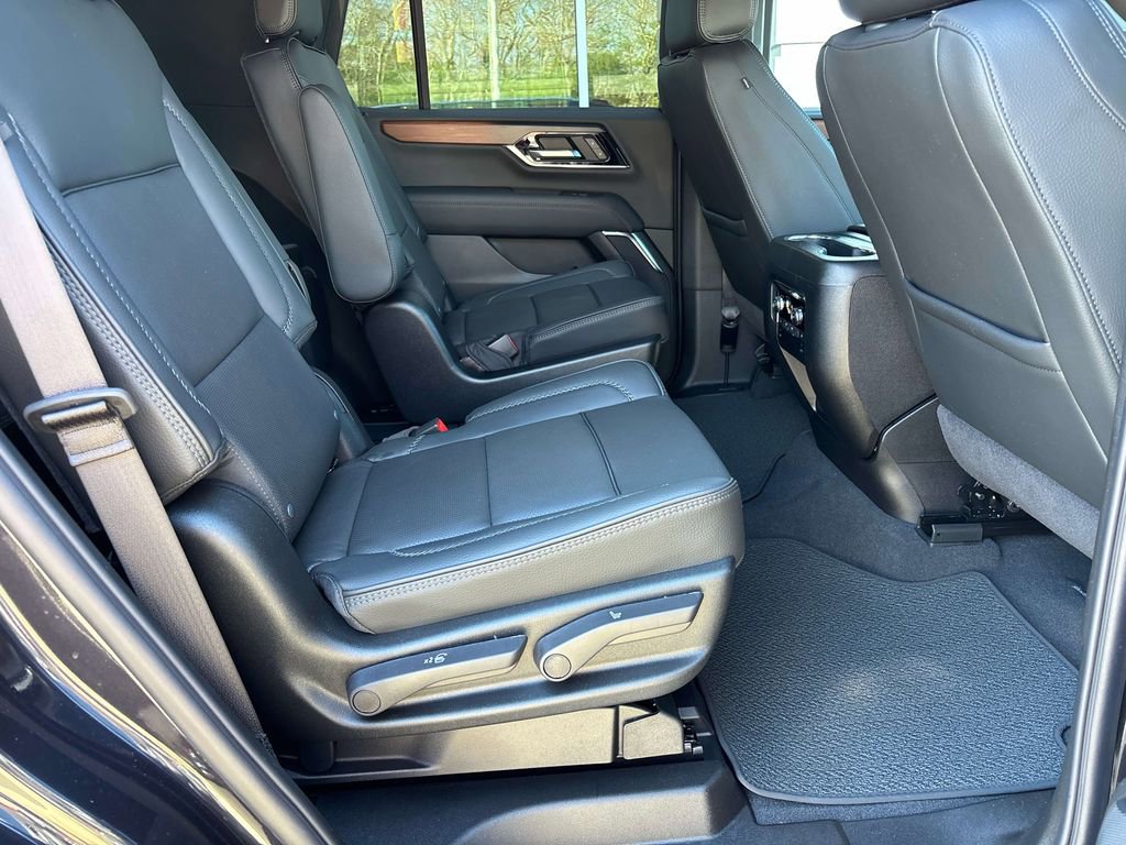 Used 2026 GMC Yukon Denali AWD/4WD image 17