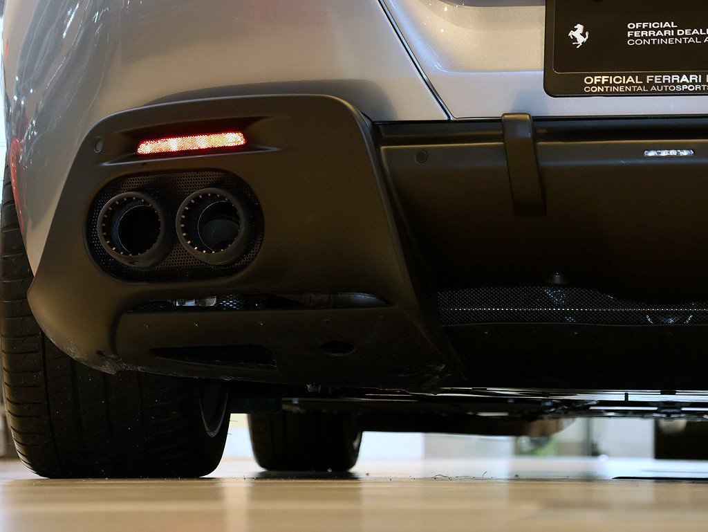 Certified 2026 Ferrari Roma Spider RWD image 42