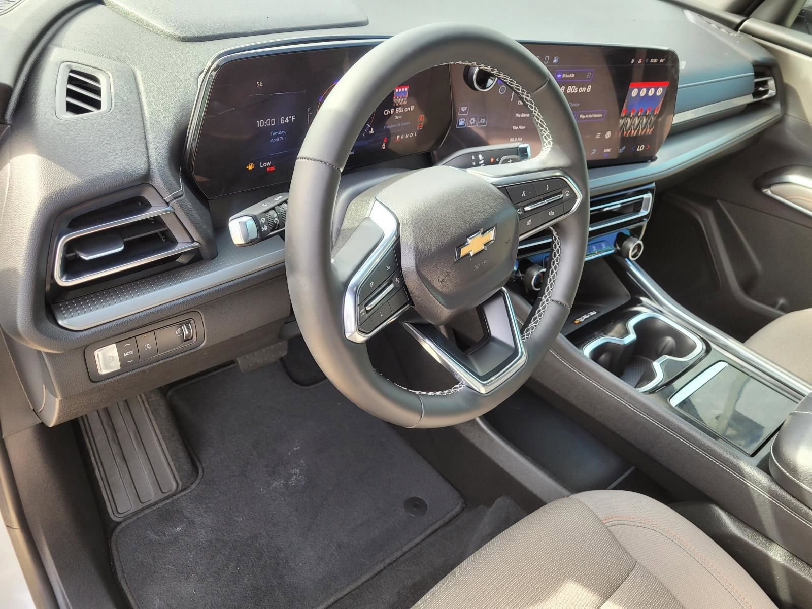 Used 2024 Chevrolet Traverse LT image 24